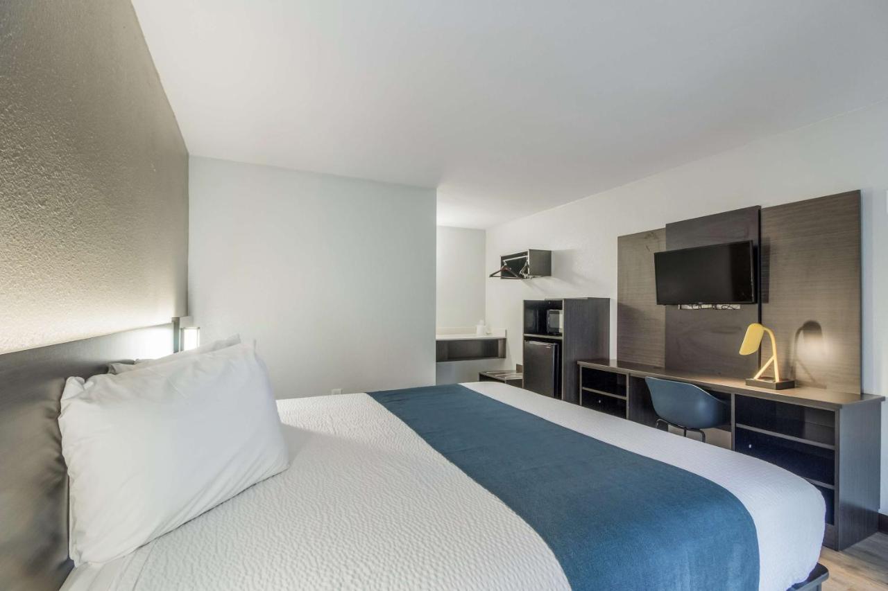 Motel 6 Groves, Tx Экстерьер фото