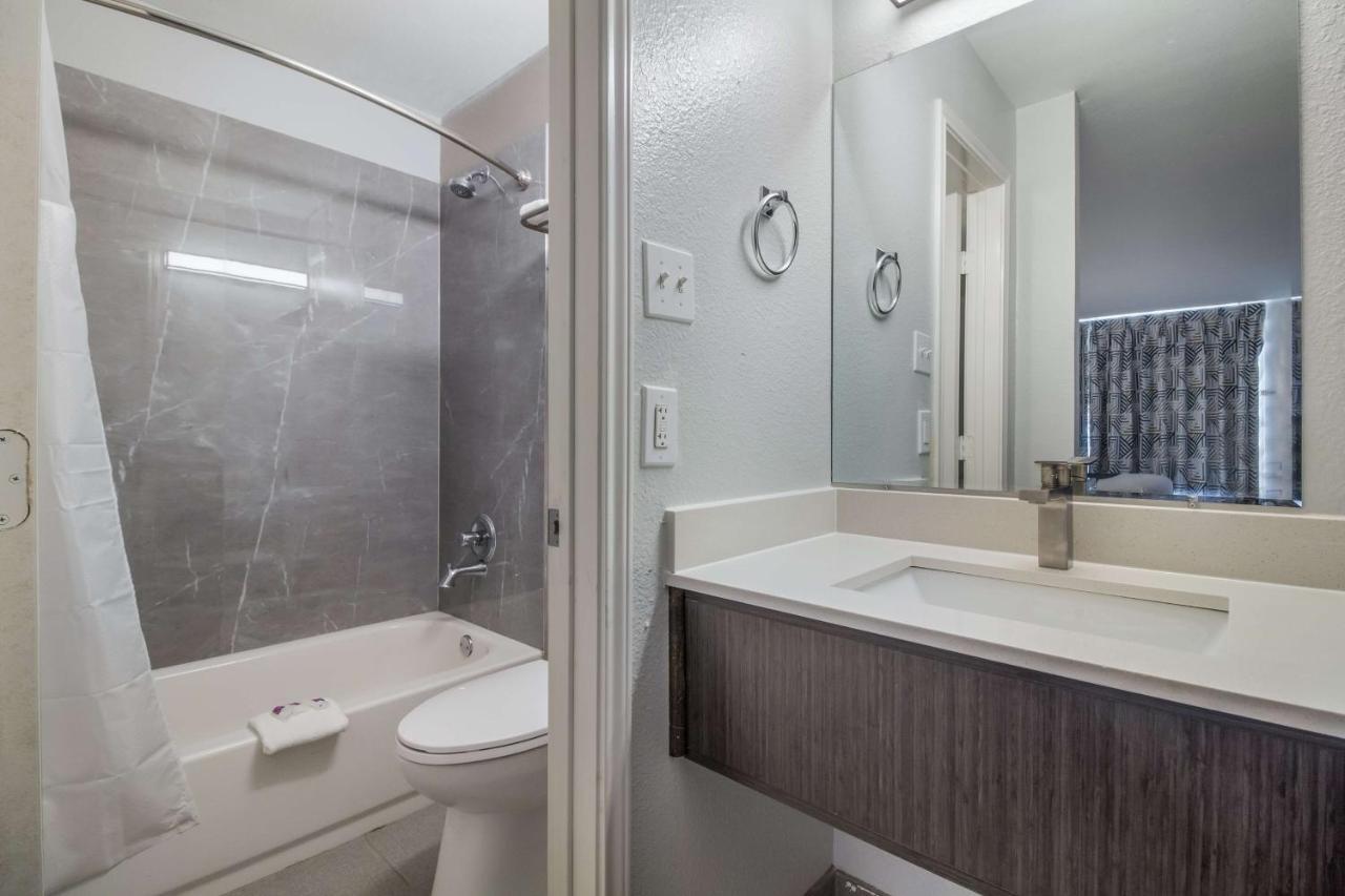 Motel 6 Groves, Tx Экстерьер фото